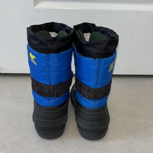 Kids SOREL winter boots worn for only one season - Picture 3 of 11